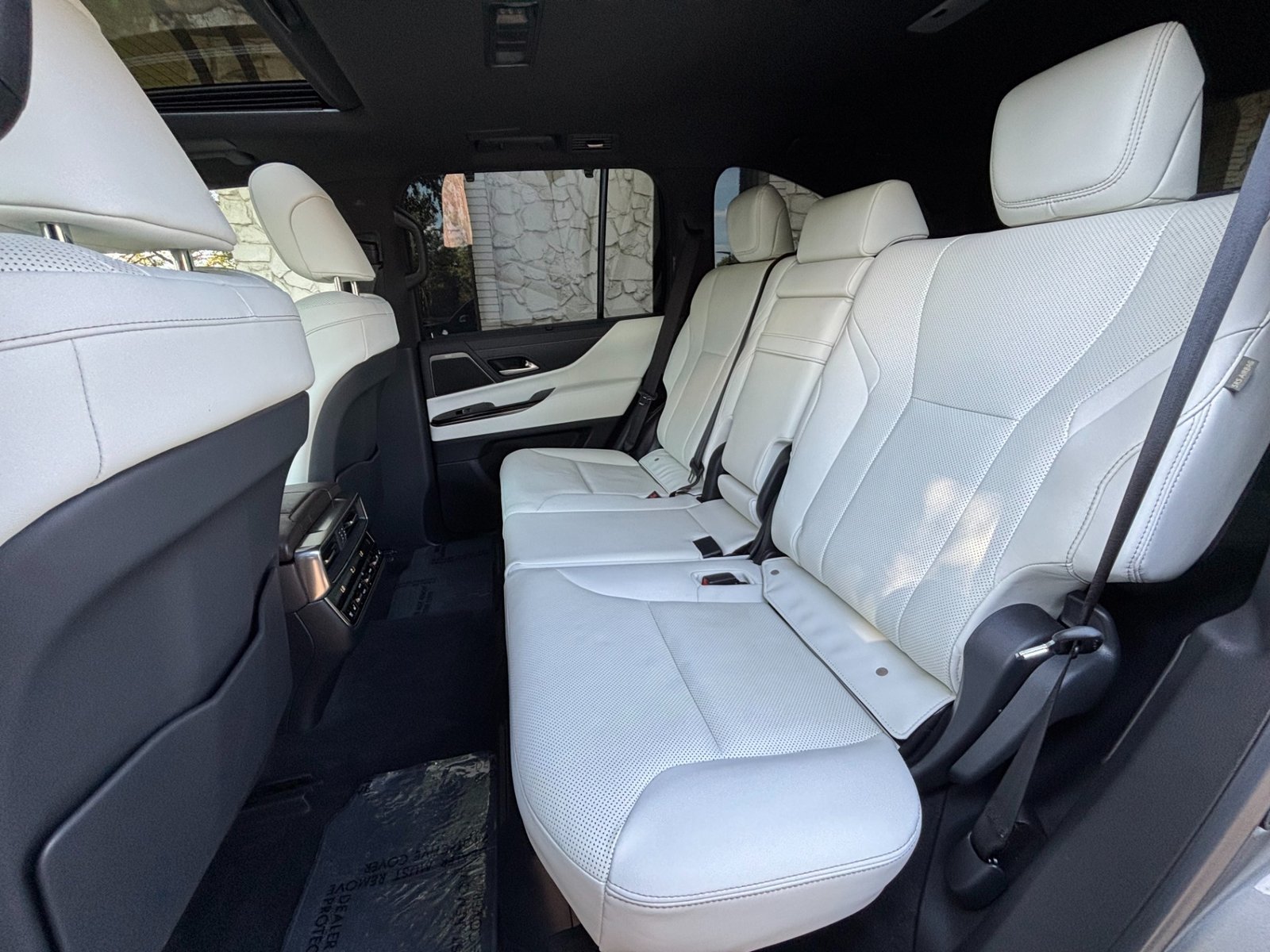 
								2022 Lexus LX 600 full									