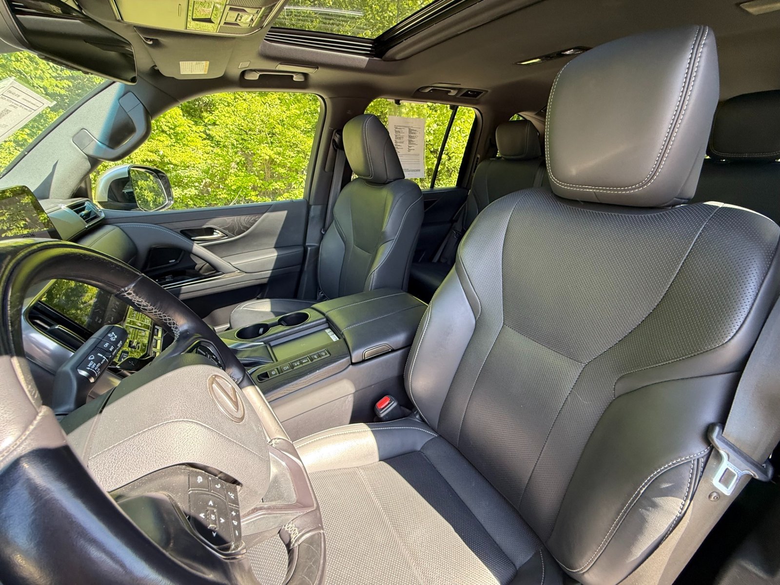 
								2023 Lexus LX 600 full									