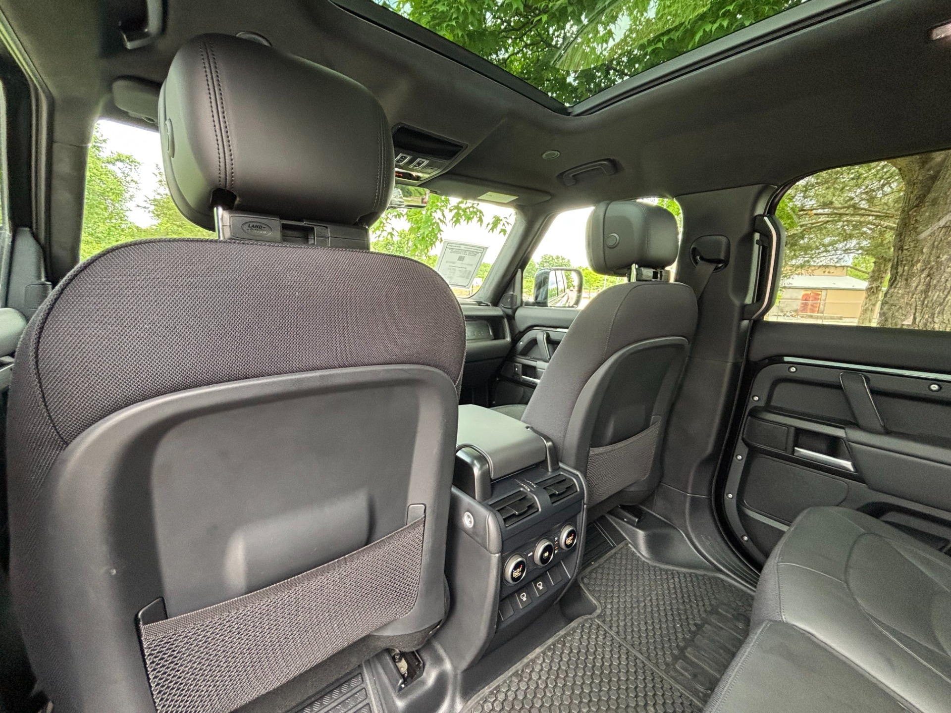 
								2025 Land Rover Defender full									