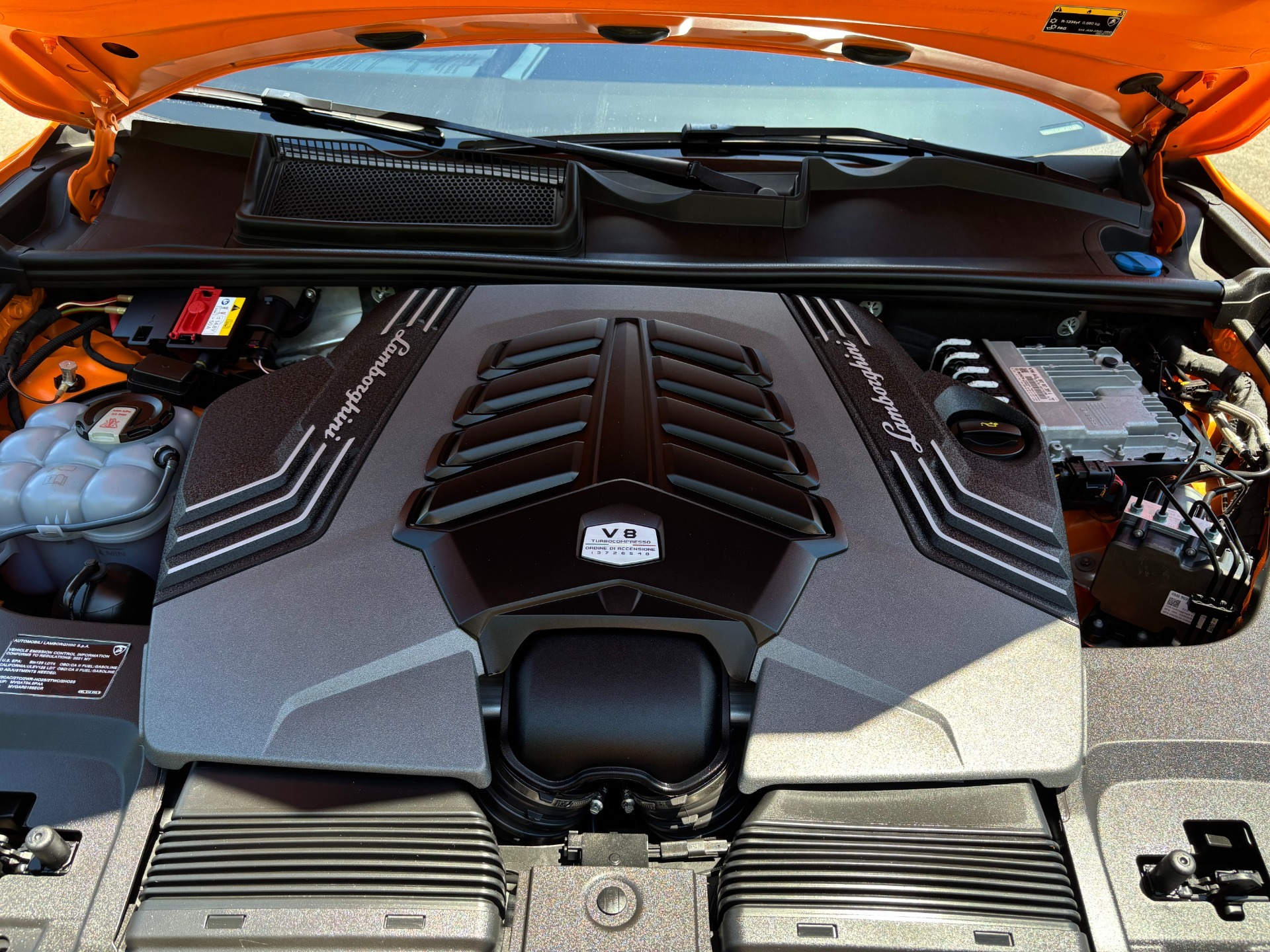 
								2021 Lamborghini Urus full									