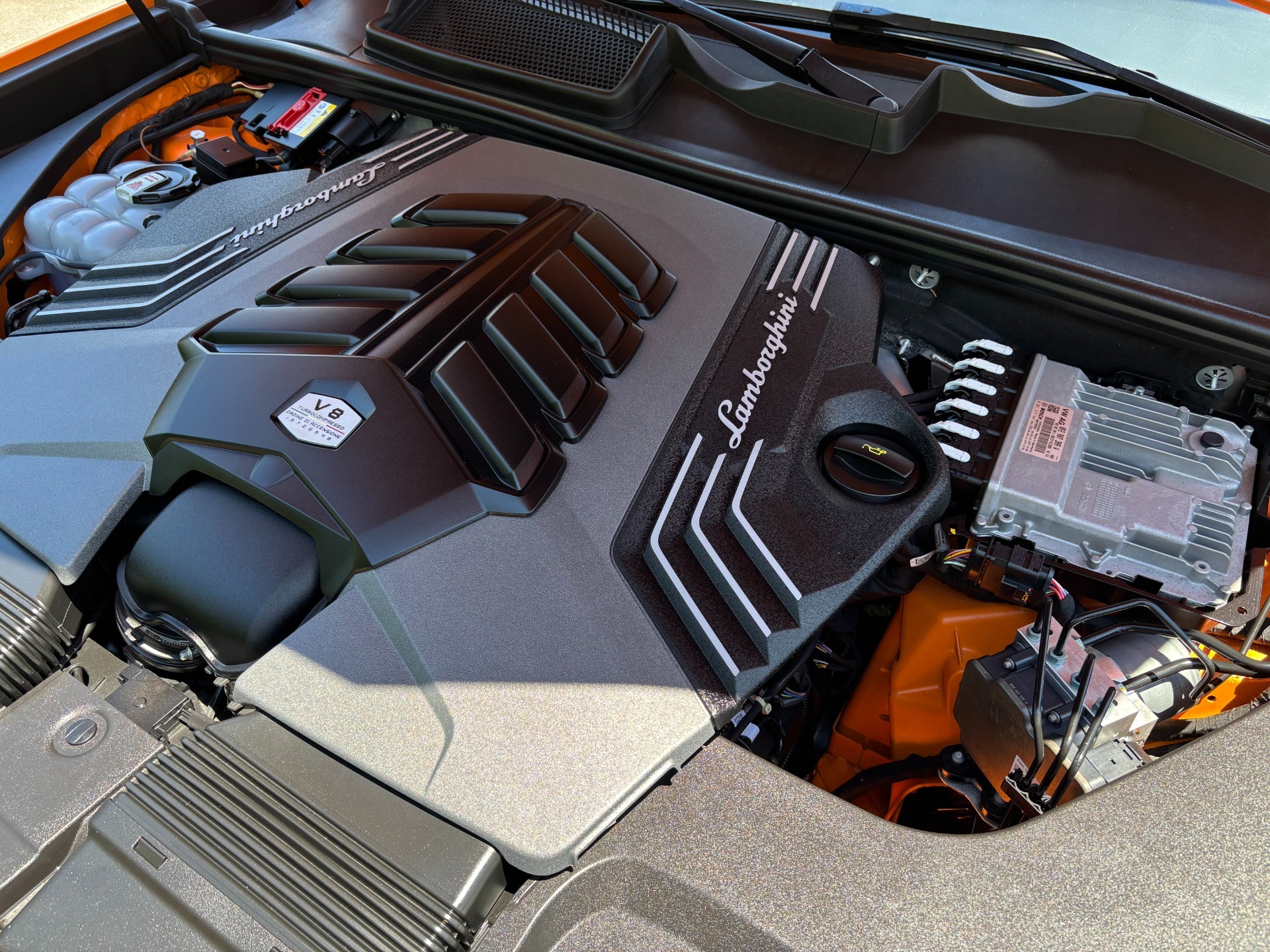 
								2021 Lamborghini Urus full									