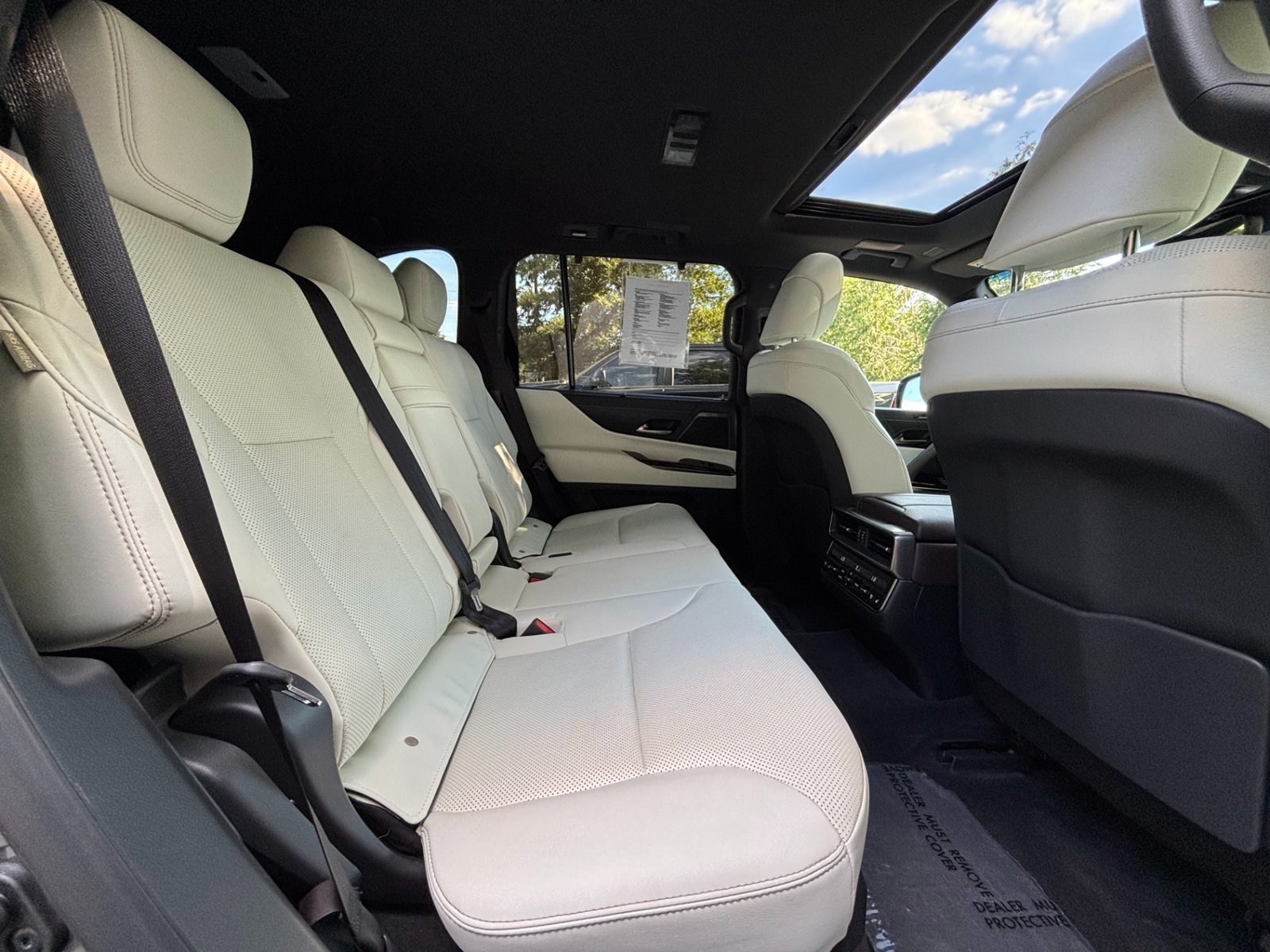 
								2022 Lexus LX 600 full									