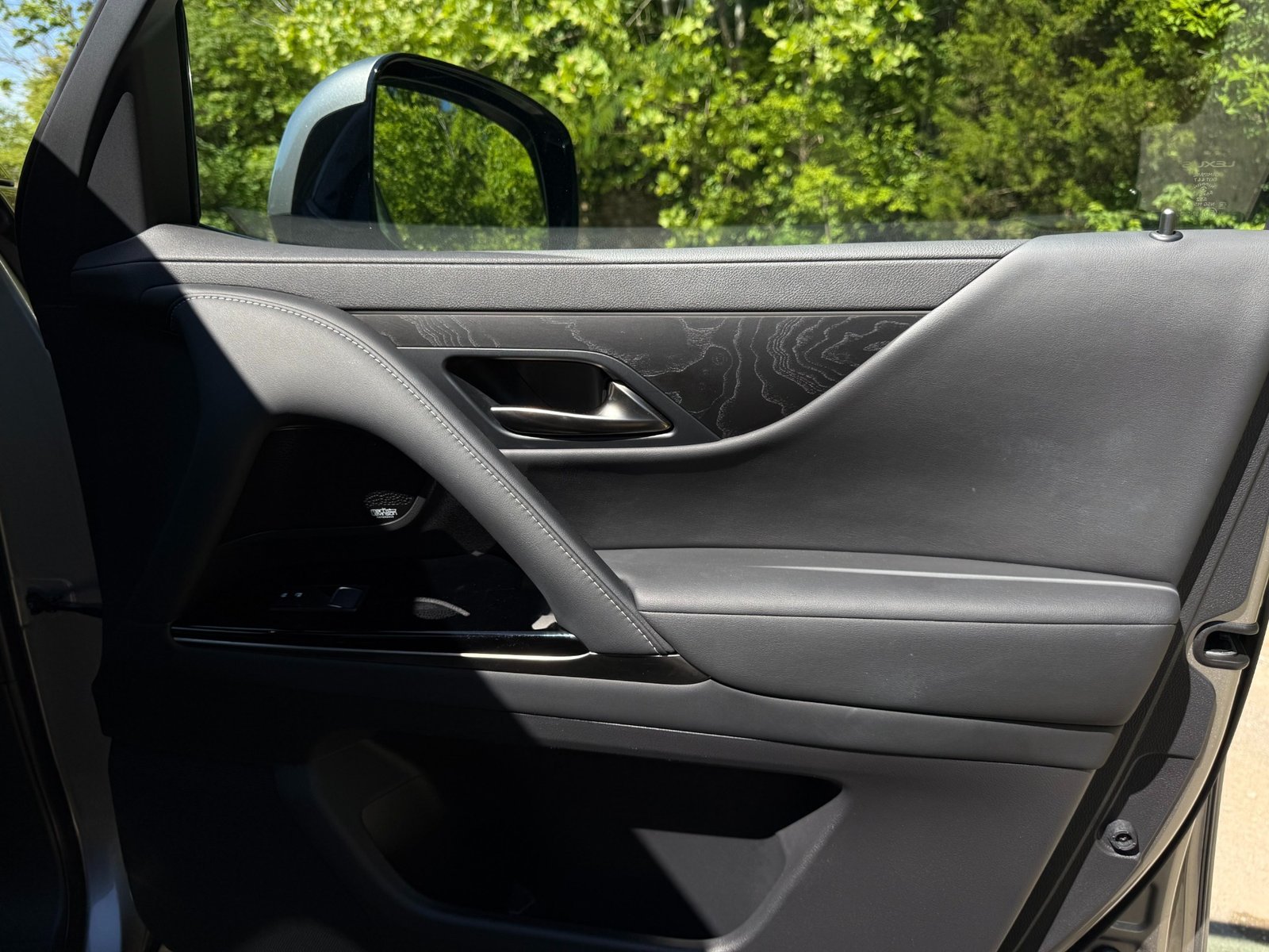 
								2023 Lexus LX 600 full									