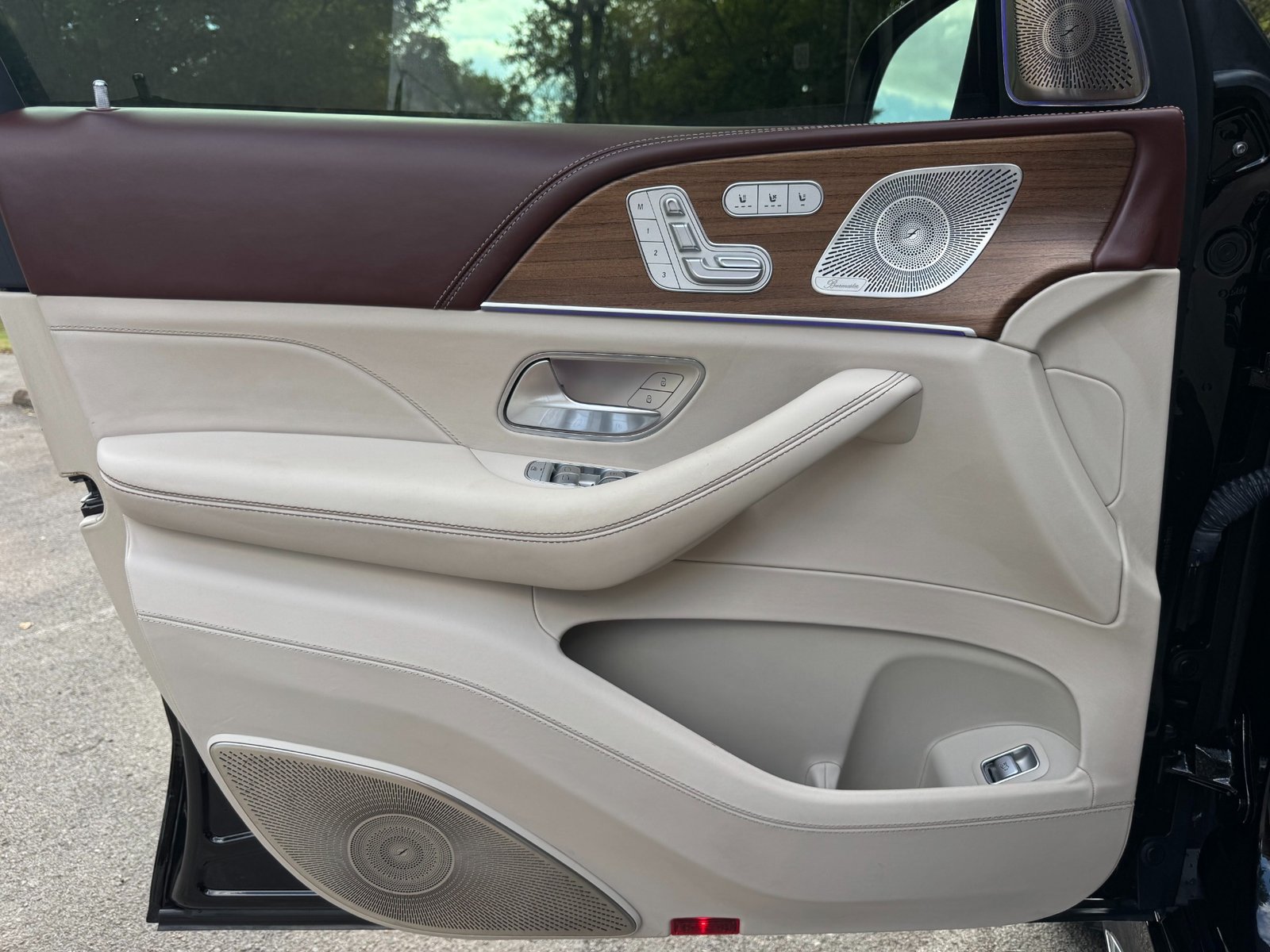 
								2023 Mercedes-Benz GLS 600 Maybach 4MATIC full									