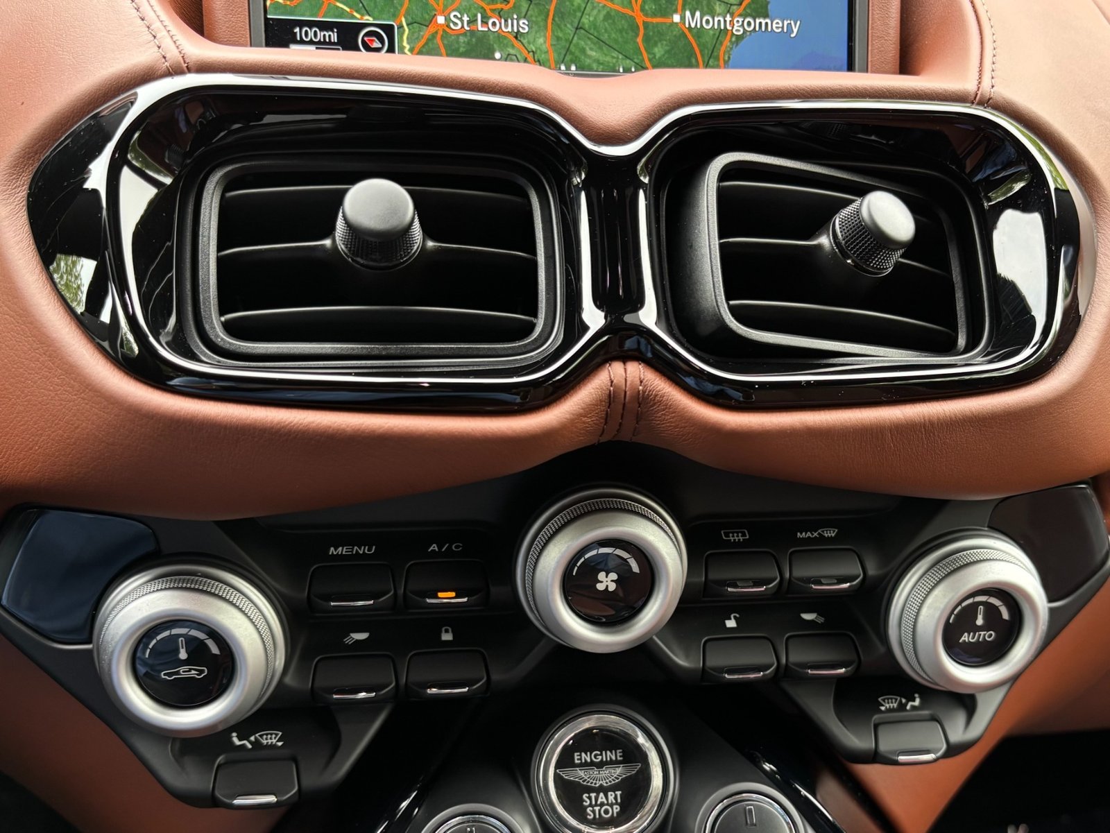 
								2020 Aston Martin Vantage full									