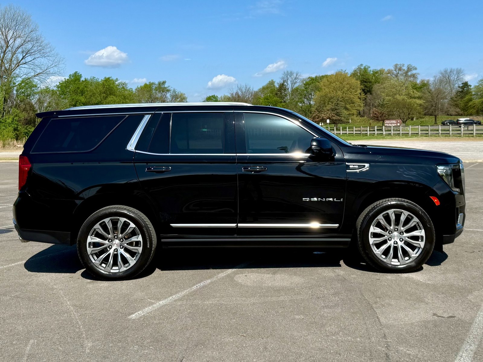
								2022 GMC Yukon Denali full									