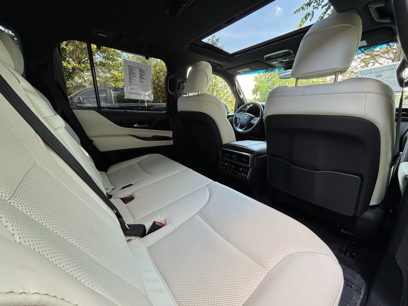
								2022 Lexus LX 600 full									