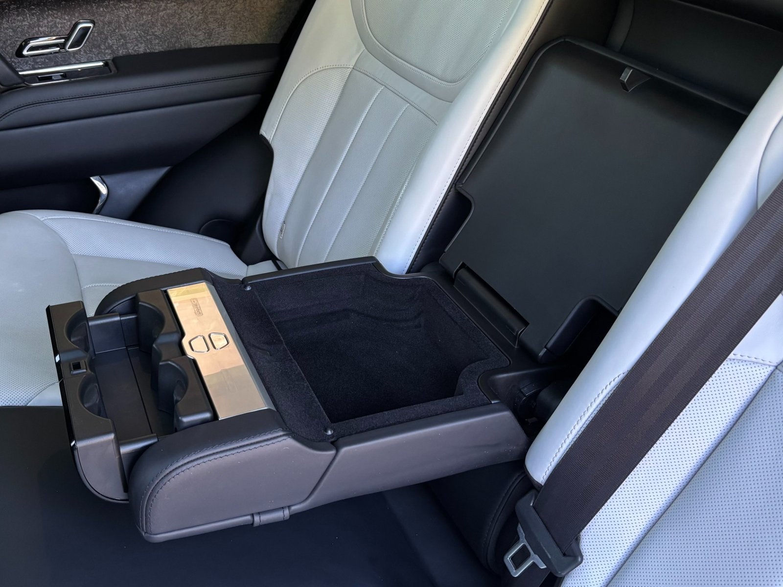 
								2023 Range Rover Sport P530 full									