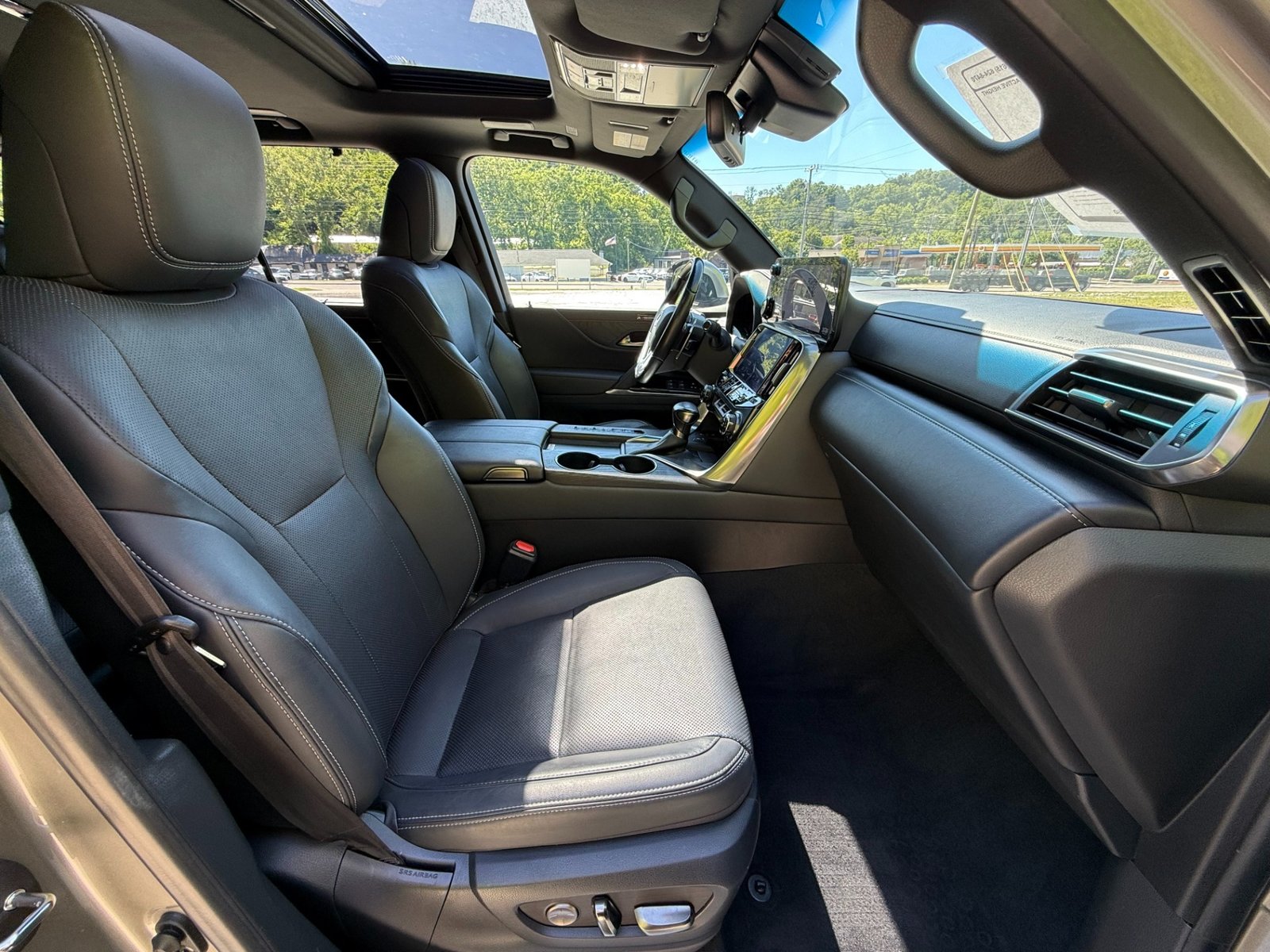 
								2023 Lexus LX 600 full									