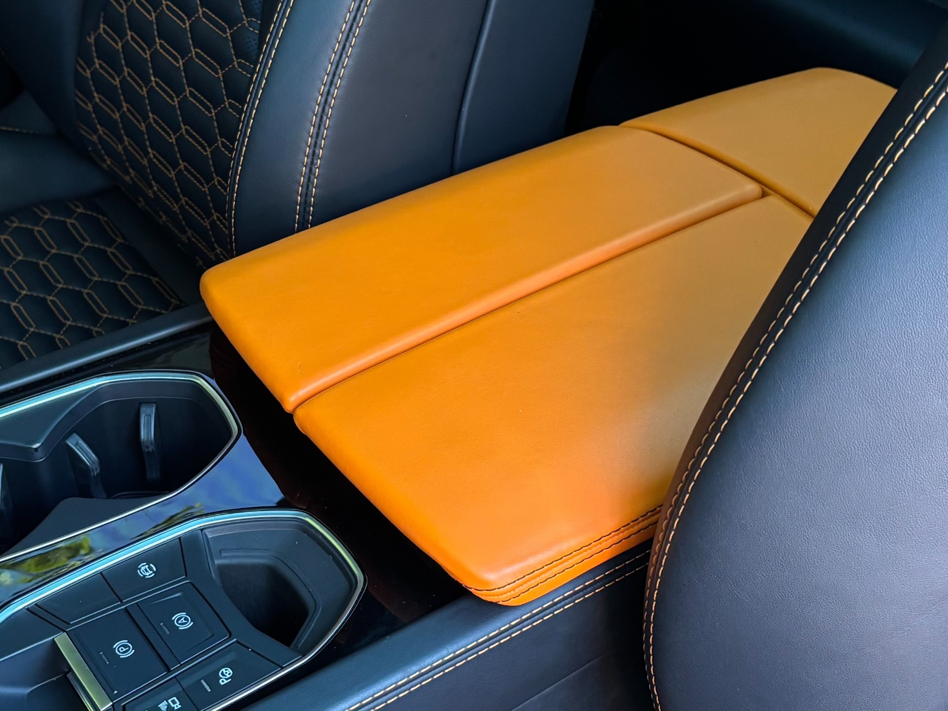 
								2021 Lamborghini Urus full									