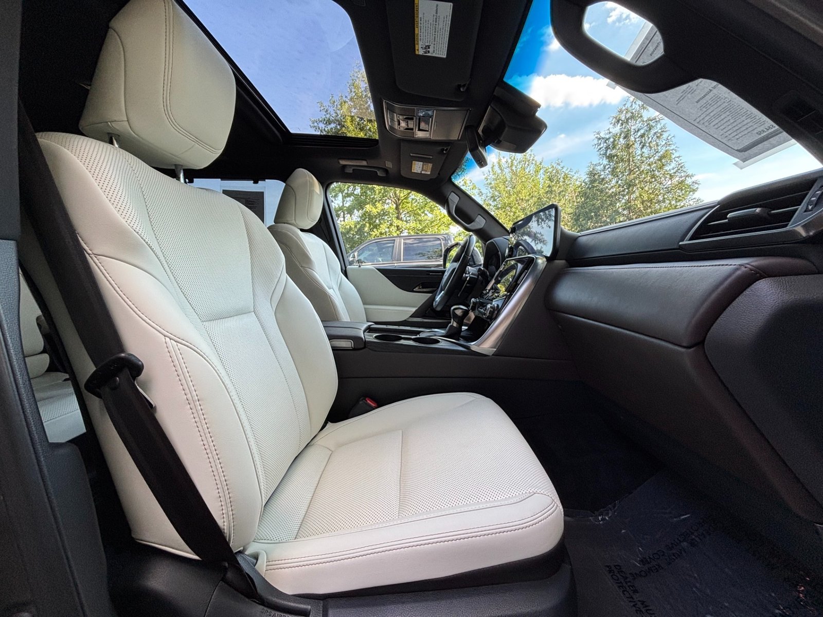 
								2022 Lexus LX 600 full									