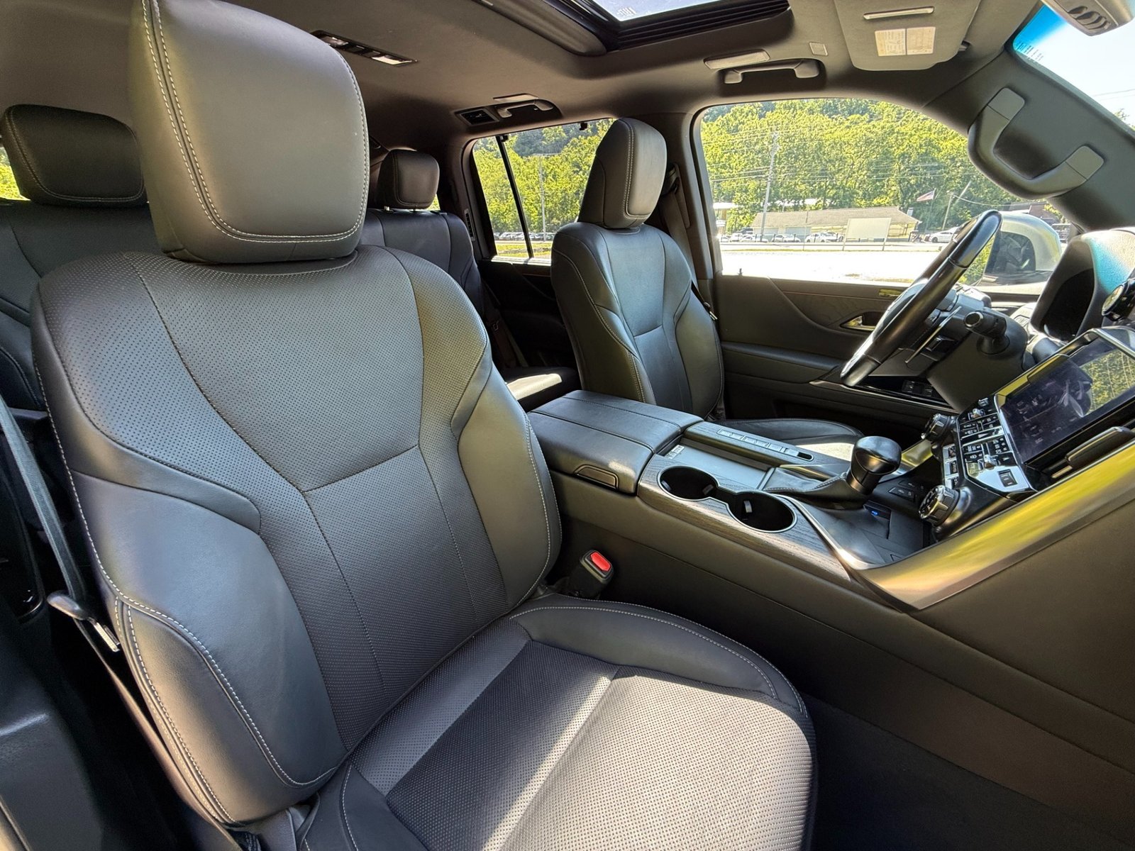 
								2023 Lexus LX 600 full									
