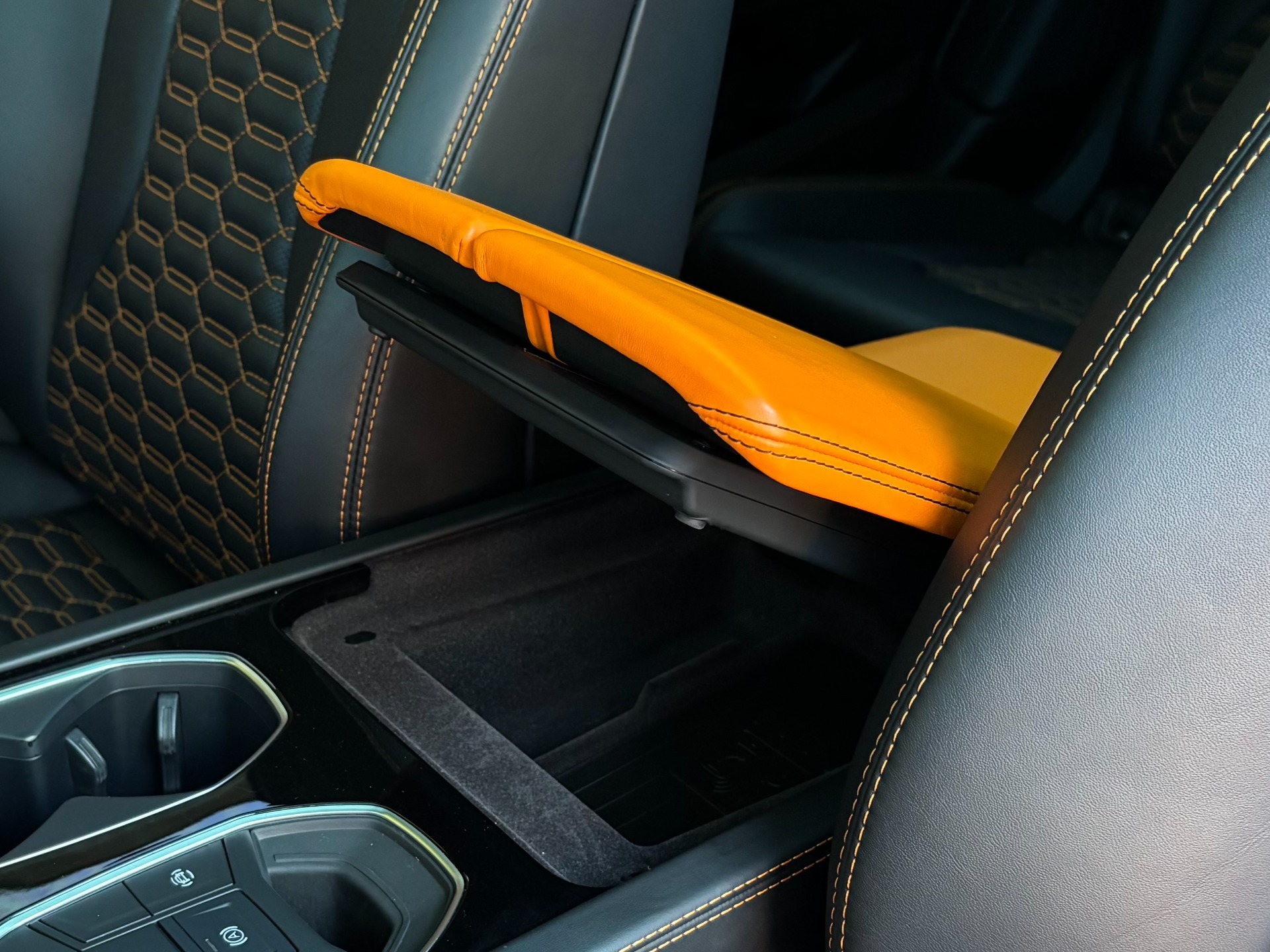 
								2021 Lamborghini Urus full									