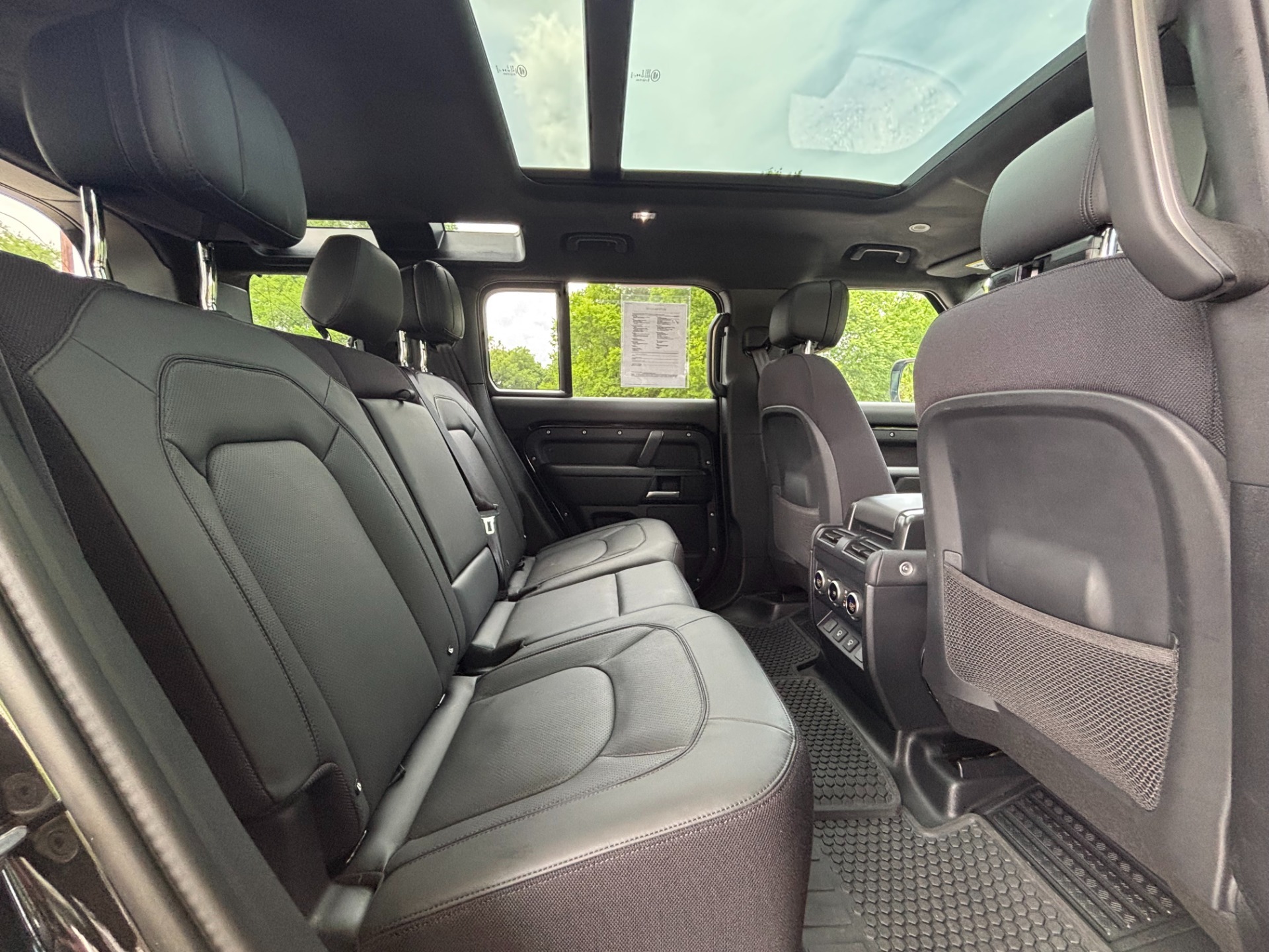 
								2025 Land Rover Defender full									