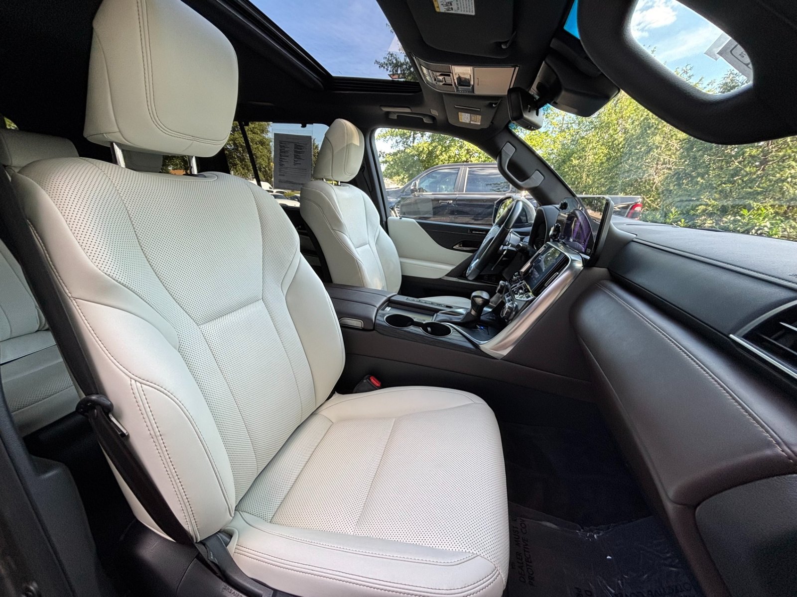 
								2022 Lexus LX 600 full									