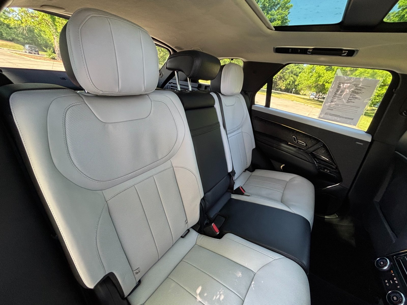 
								2023 Range Rover Sport P530 full									