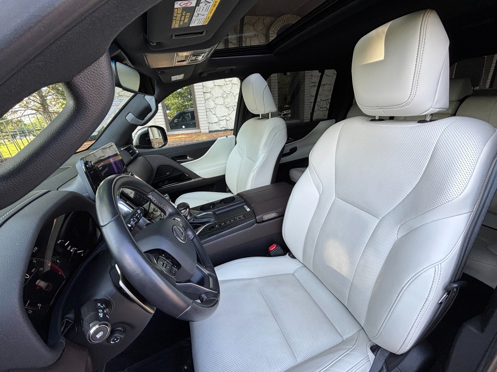 
								2022 Lexus LX 600 full									
