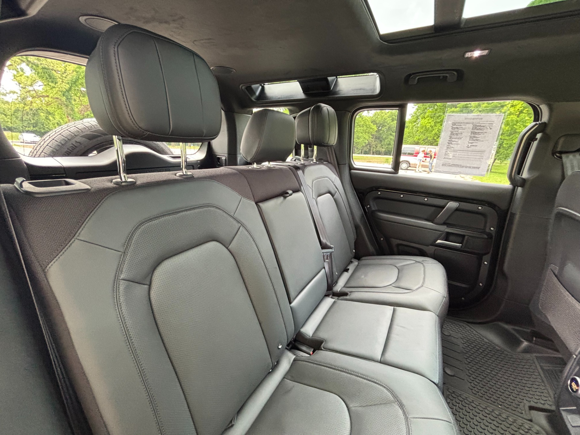 
								2025 Land Rover Defender full									