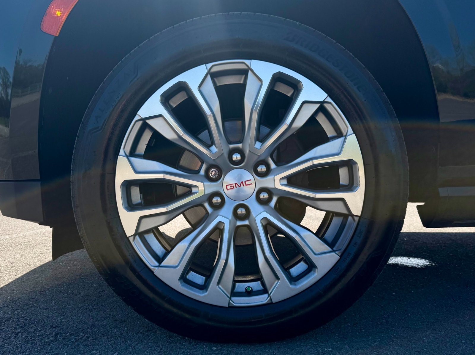 
								2022 GMC Yukon Denali full									