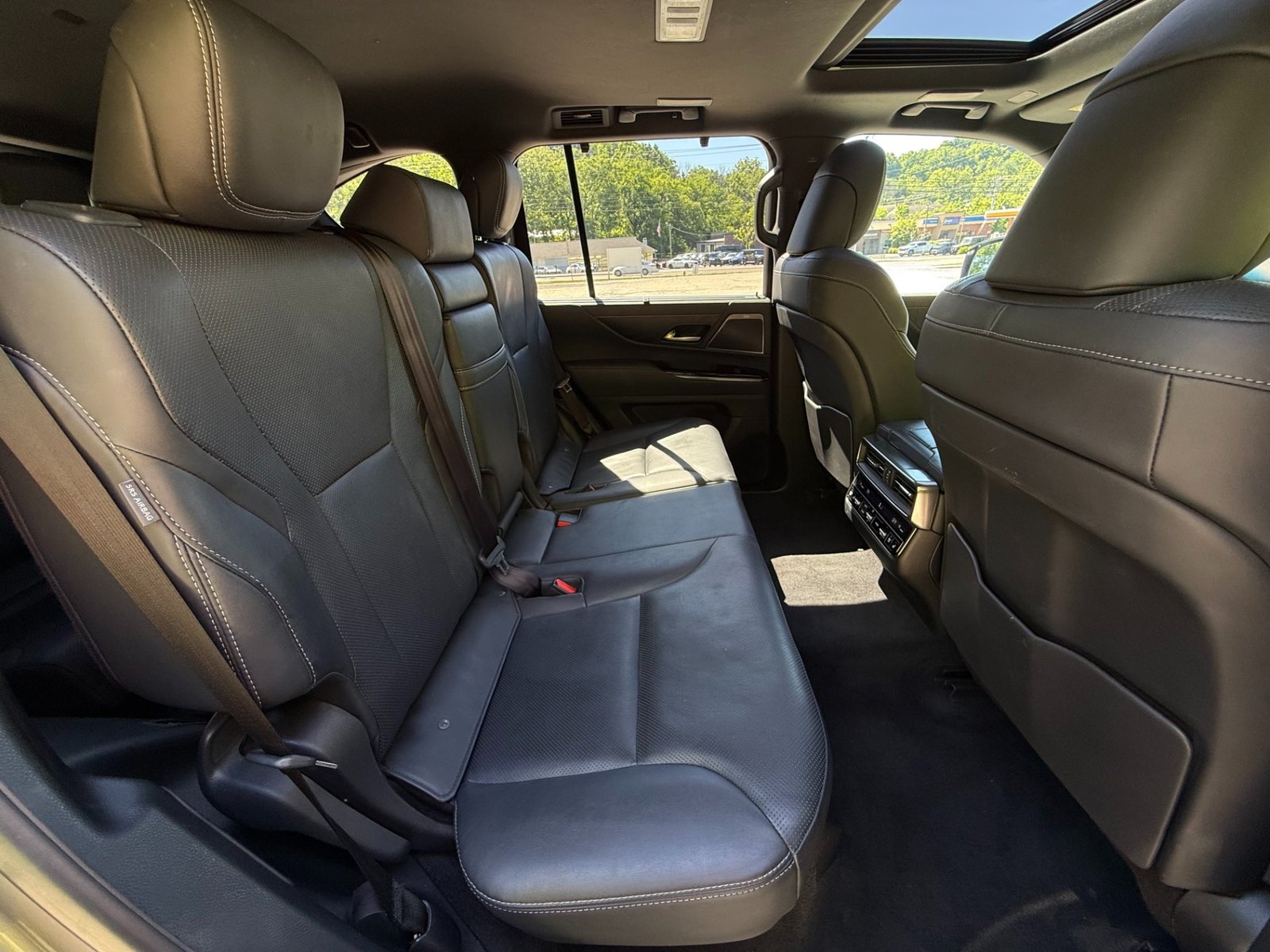 
								2023 Lexus LX 600 full									