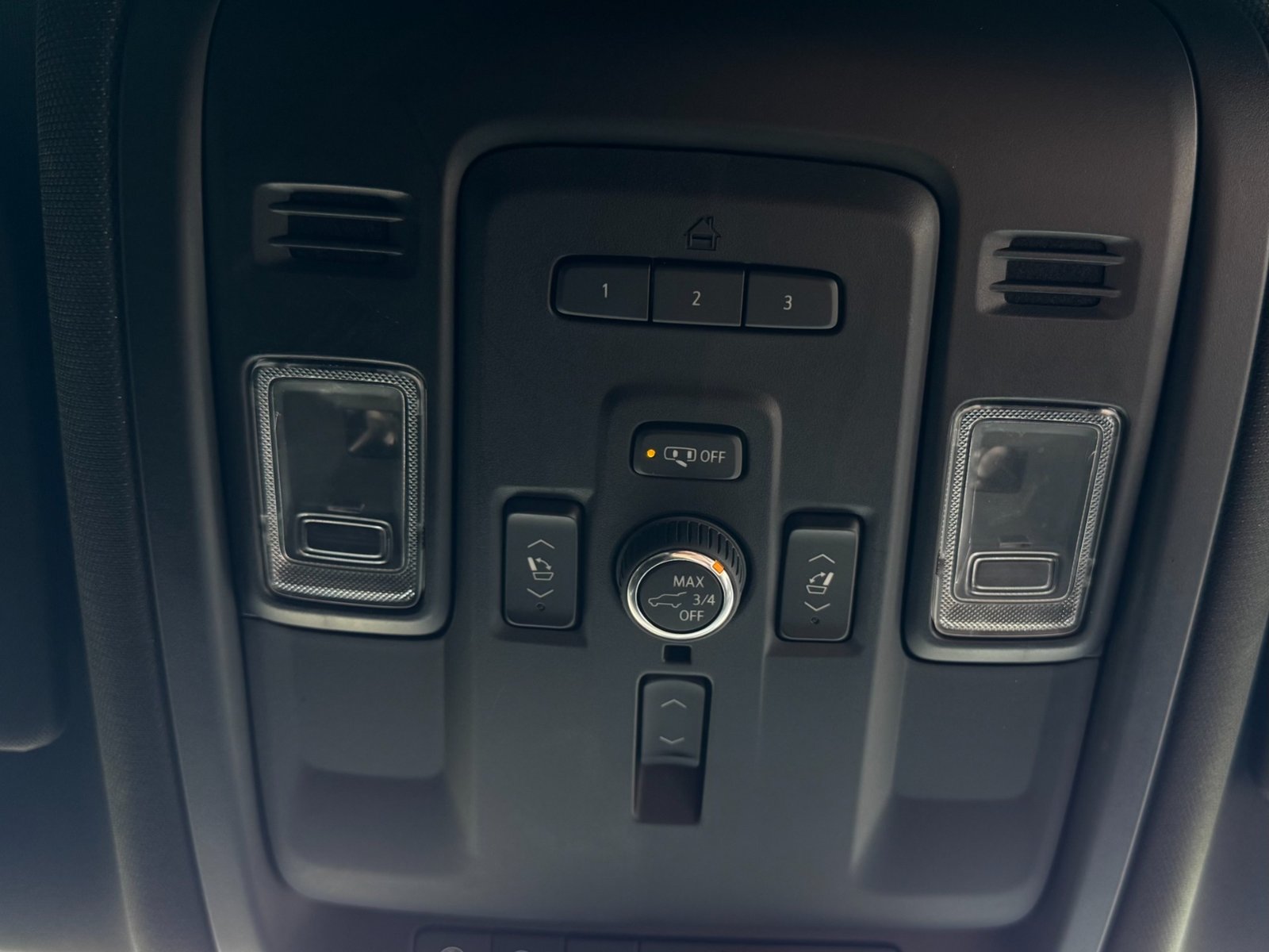 
								2022 GMC Yukon Denali full									