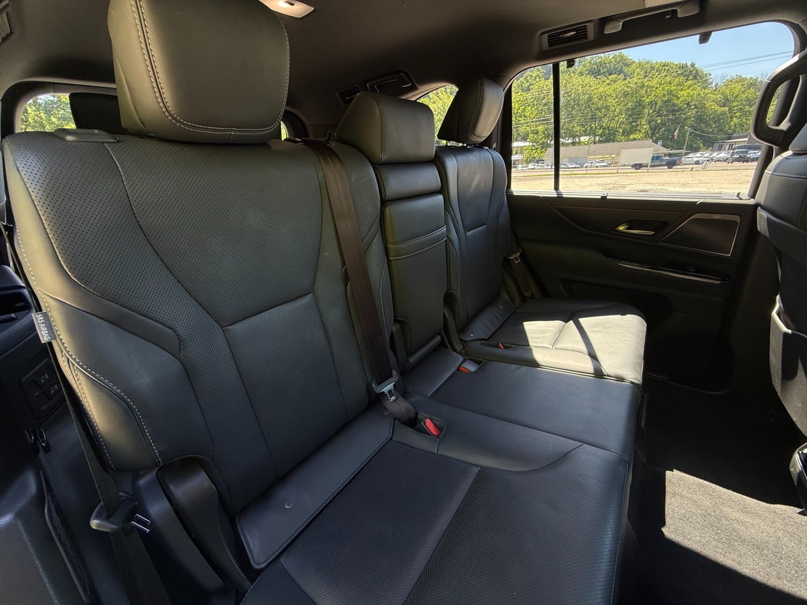 
								2023 Lexus LX 600 full									