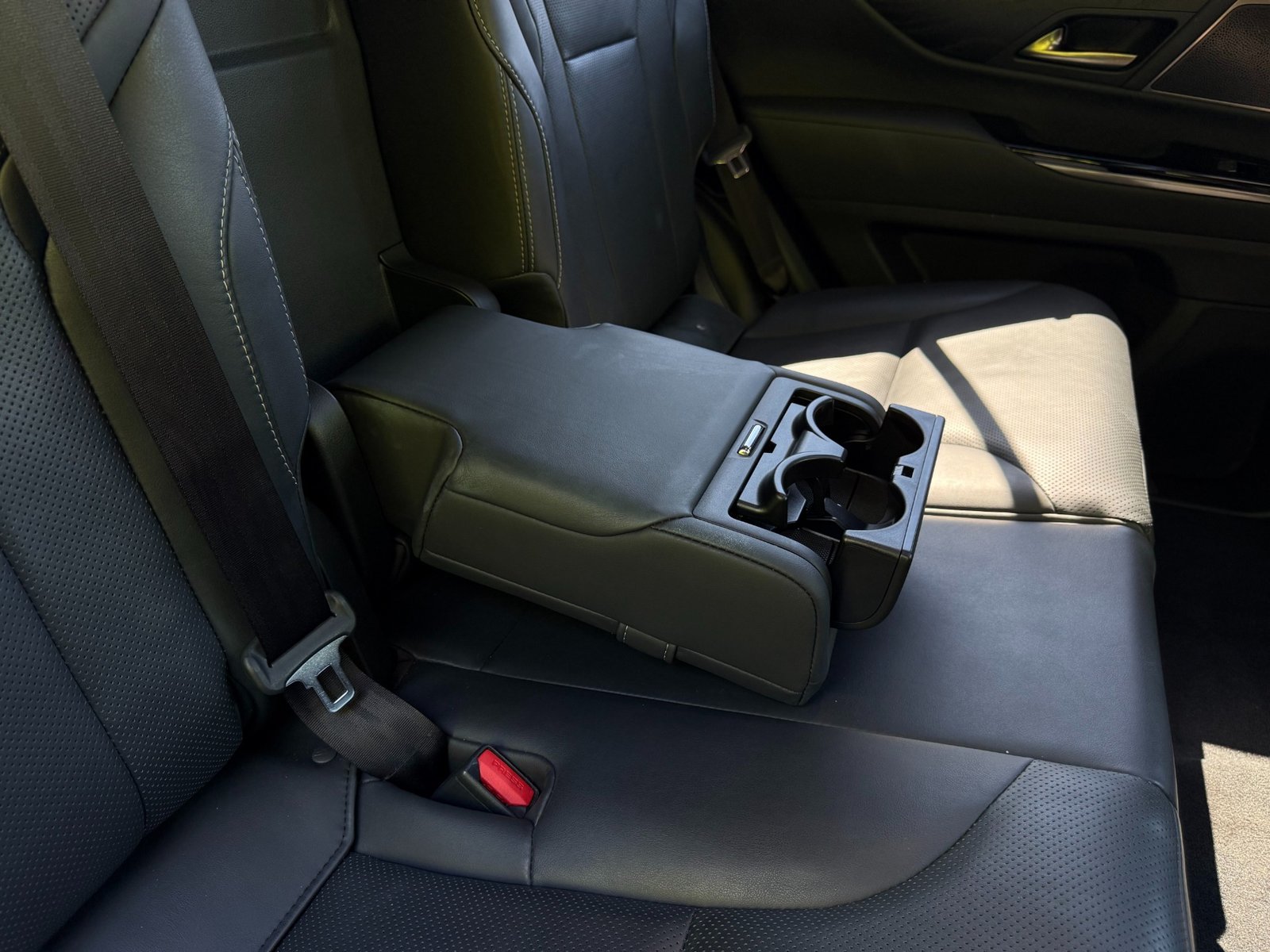 
								2023 Lexus LX 600 full									