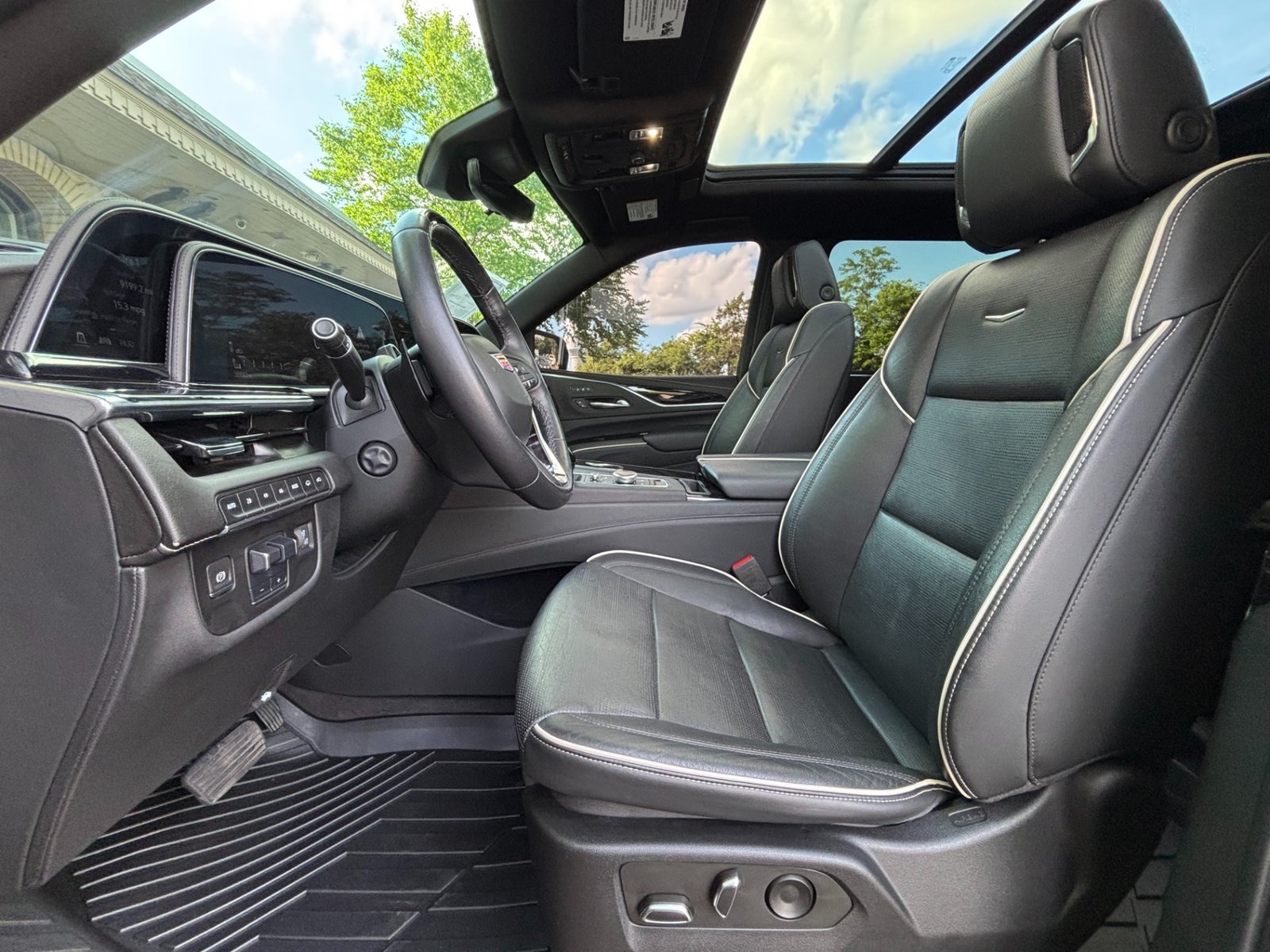 
								2022 Cadillac Escalade ESV full									