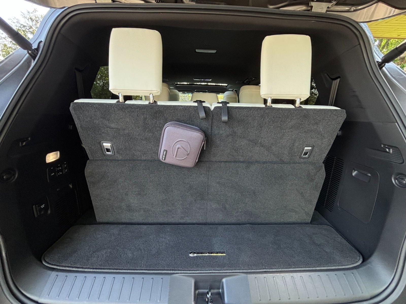 
								2022 Lexus LX 600 full									