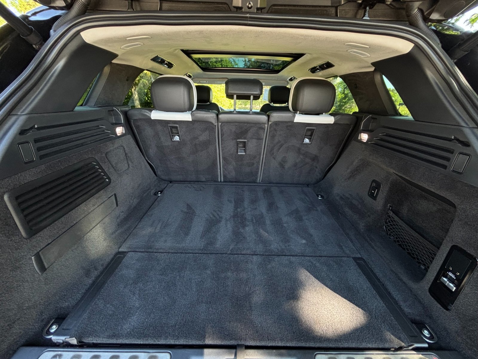 
								2023 Range Rover Sport P530 full									