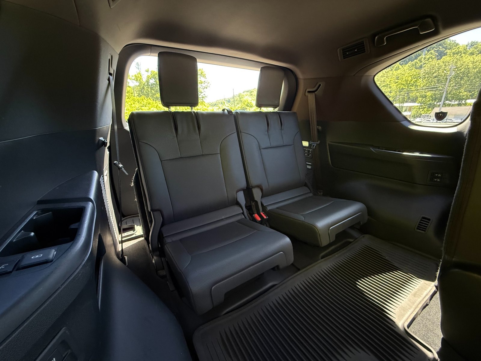 
								2023 Lexus LX 600 full									