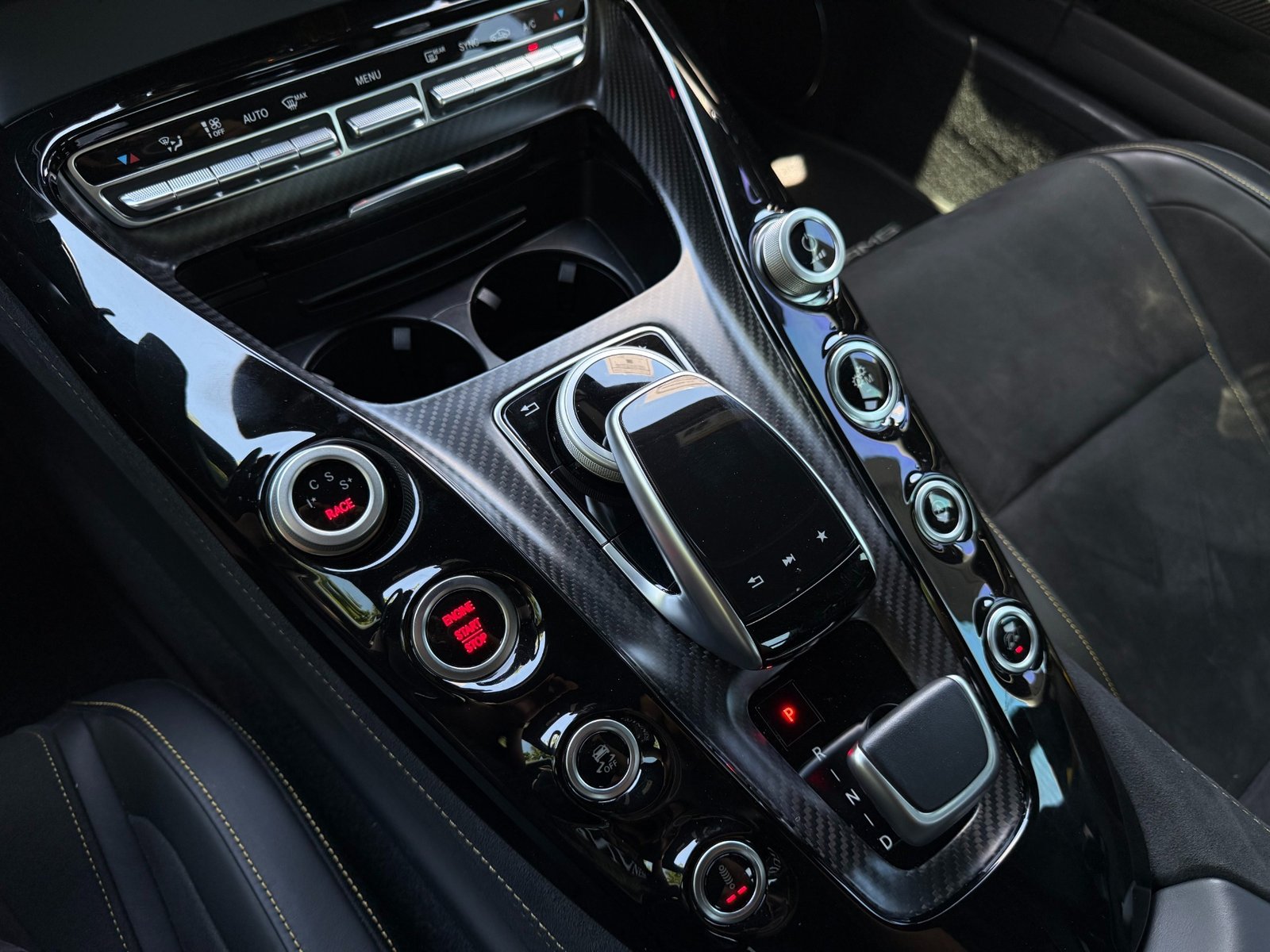 
								2018 Mercedes-Benz AMG GT R full									