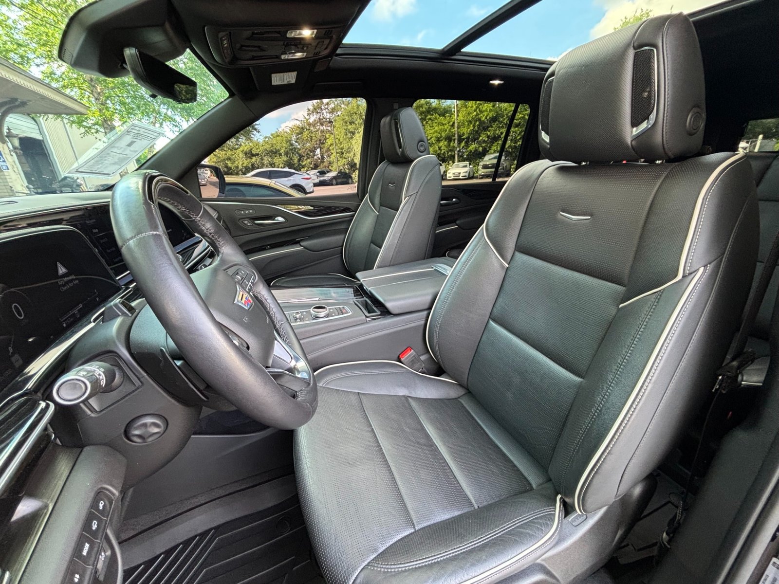 
								2022 Cadillac Escalade ESV full									
