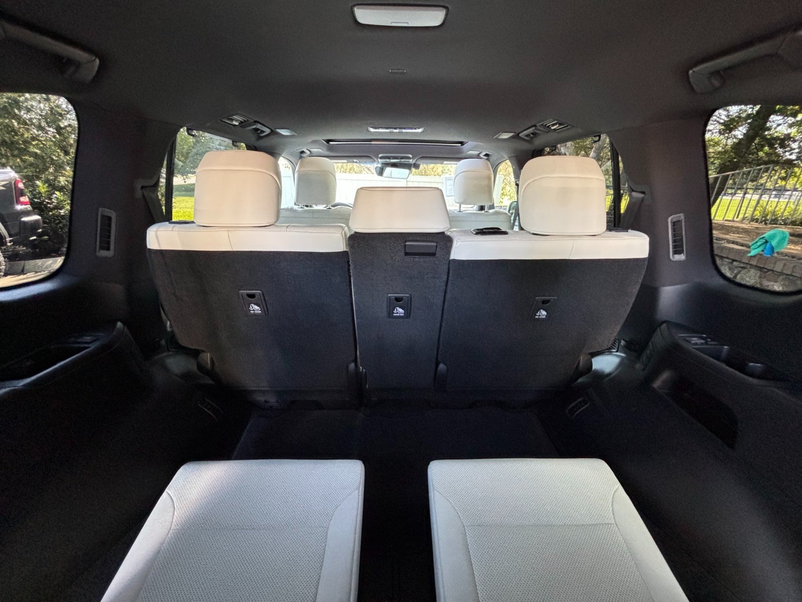 
								2022 Lexus LX 600 full									