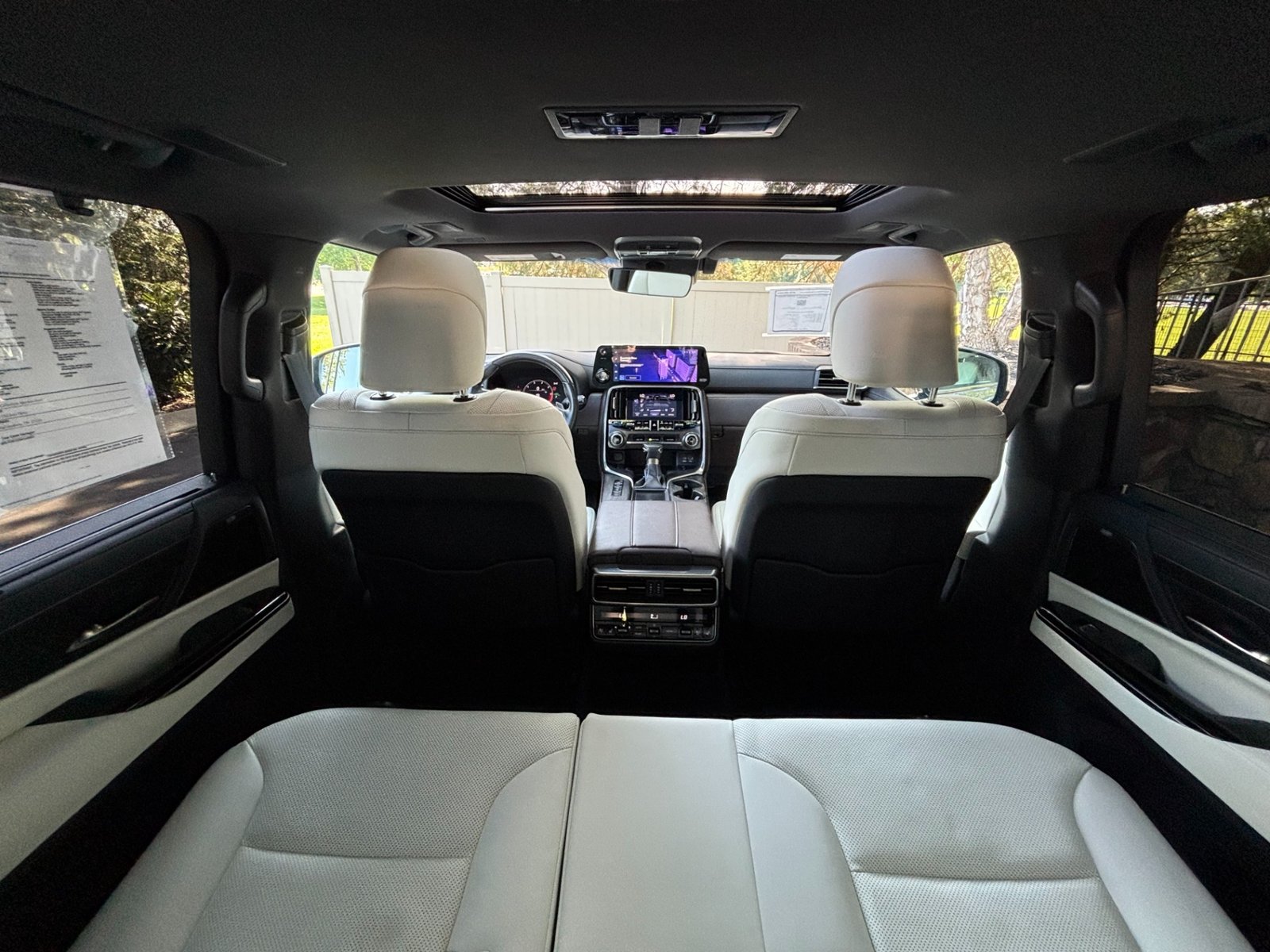 
								2022 Lexus LX 600 full									