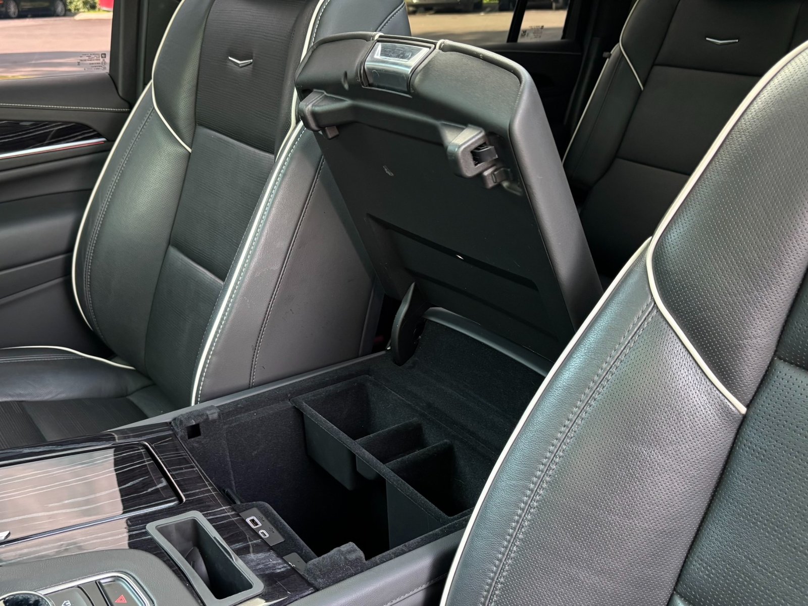 
								2022 Cadillac Escalade ESV full									