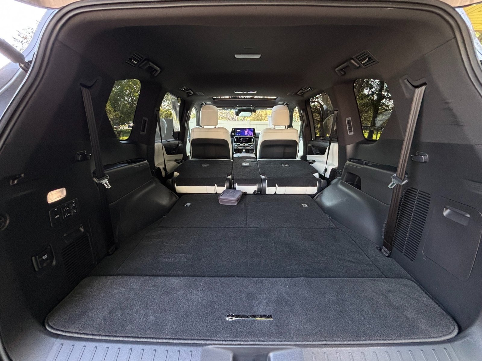 
								2022 Lexus LX 600 full									
