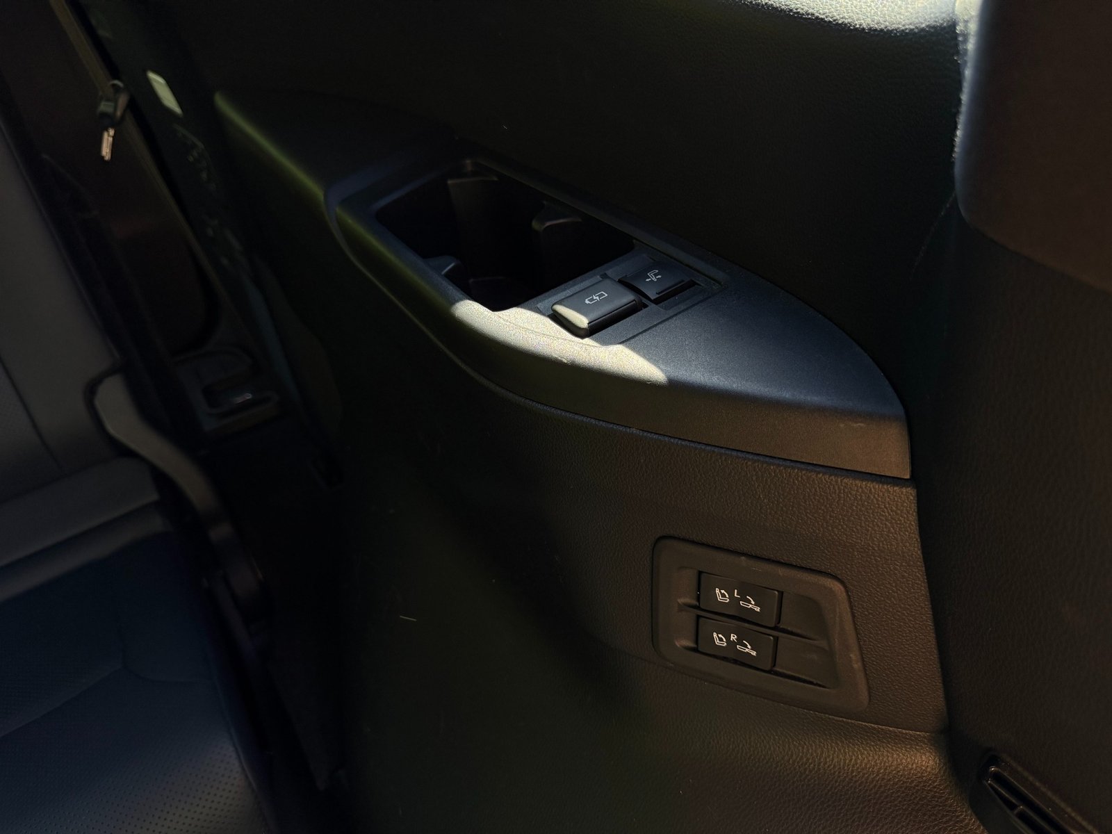 
								2023 Lexus LX 600 full									