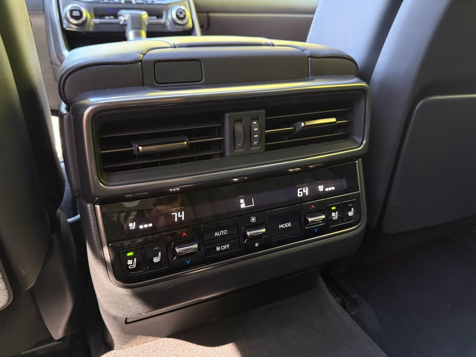 
								2023 Lexus LX 600 full									