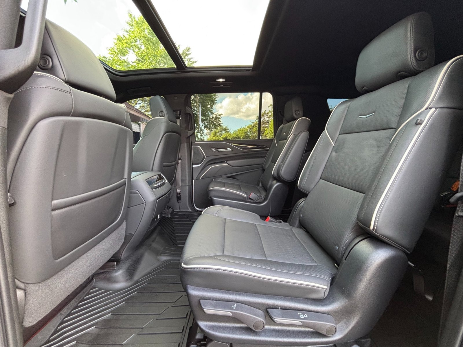 
								2022 Cadillac Escalade ESV full									