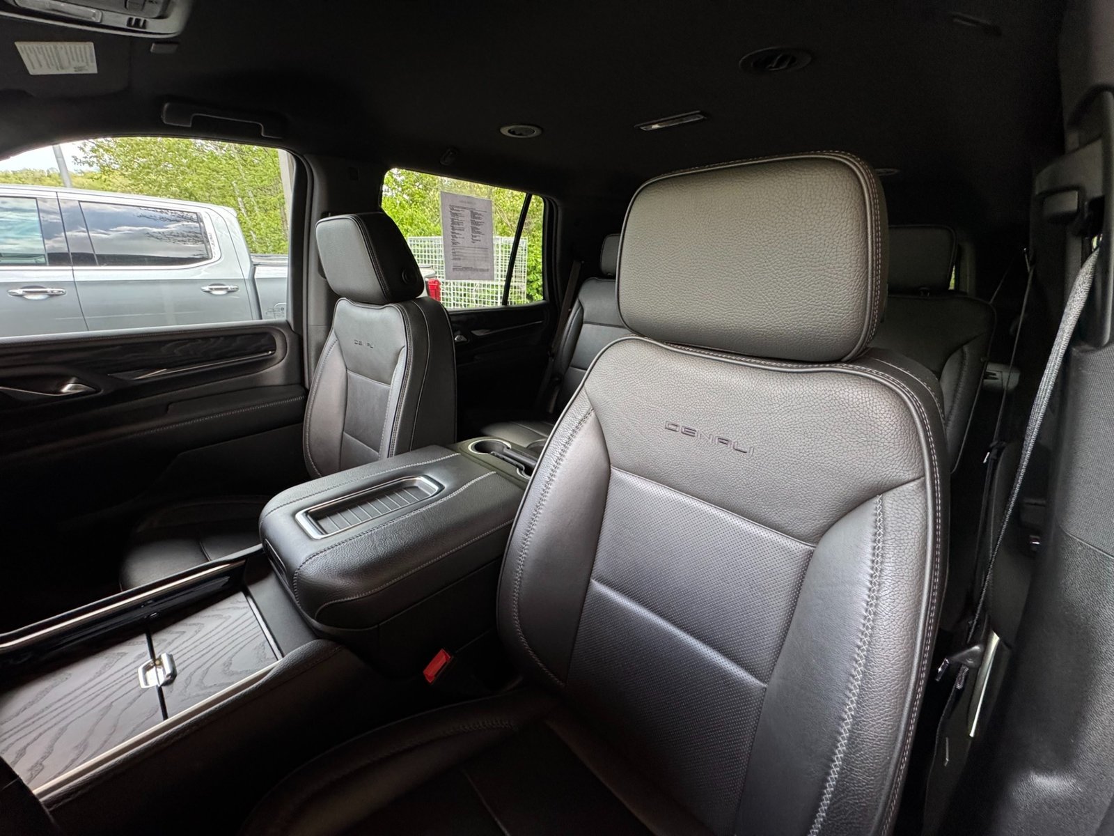 
								2022 GMC Yukon Denali full									