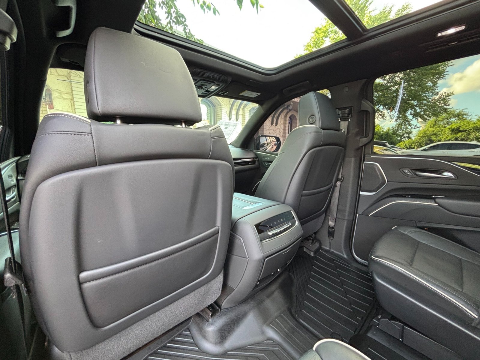 
								2022 Cadillac Escalade ESV full									