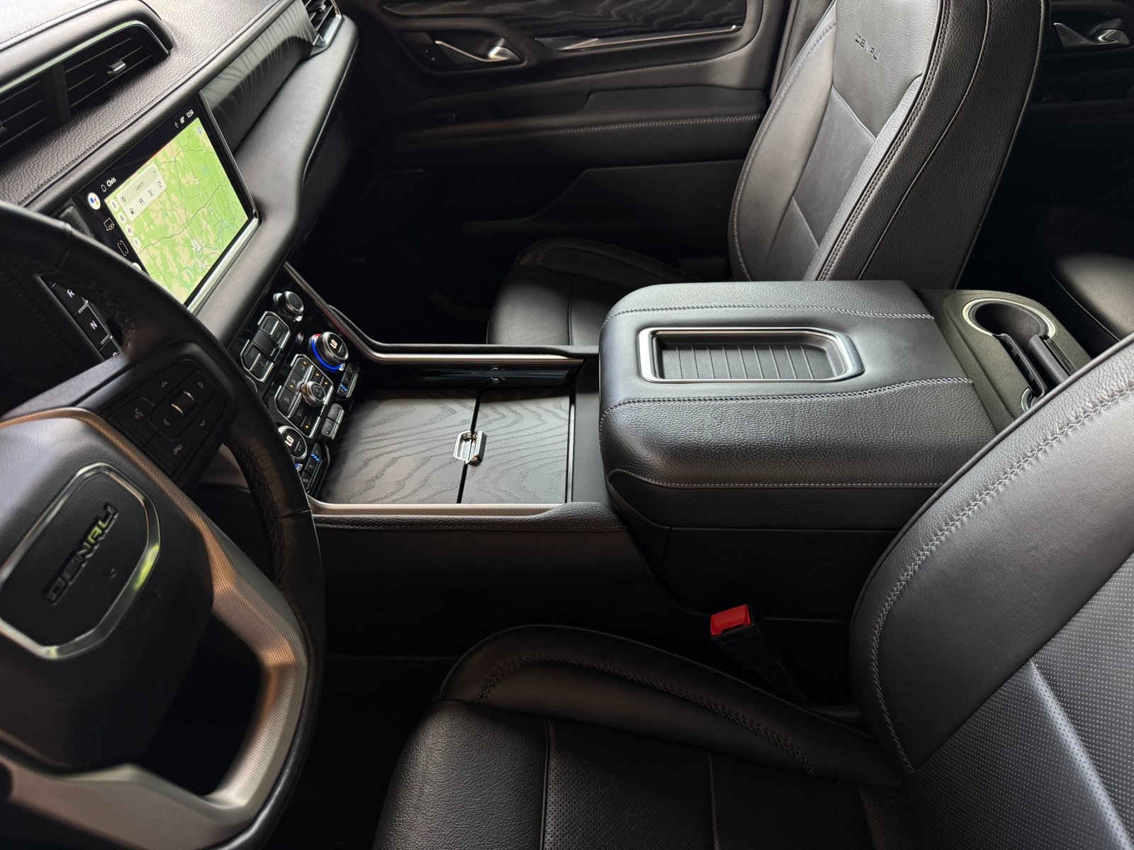 
								2022 GMC Yukon Denali full									