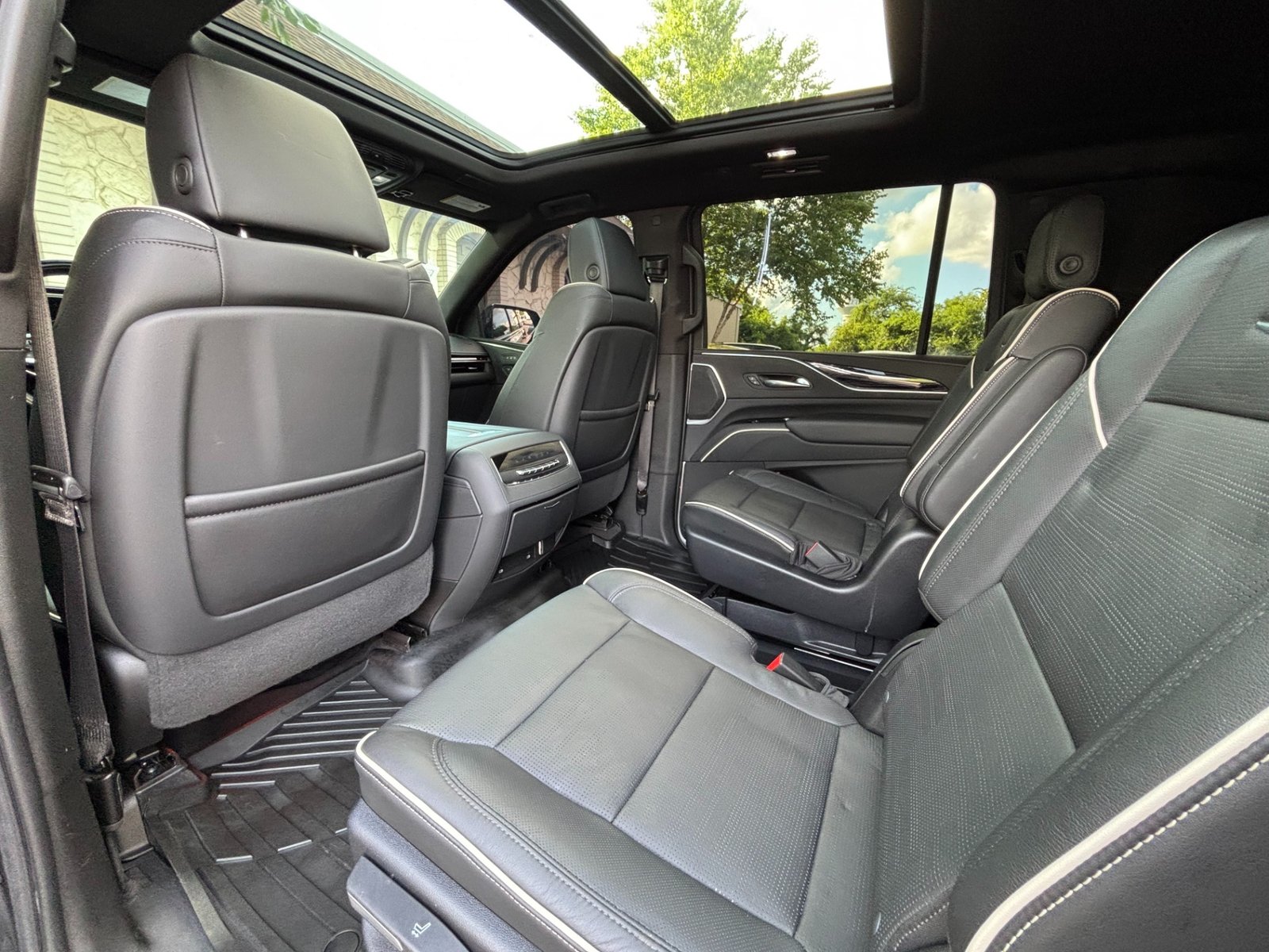 
								2022 Cadillac Escalade ESV full									