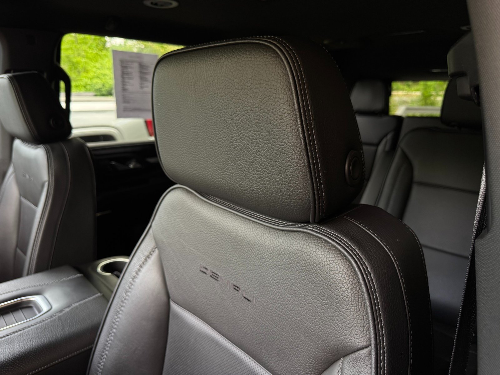 
								2022 GMC Yukon Denali full									
