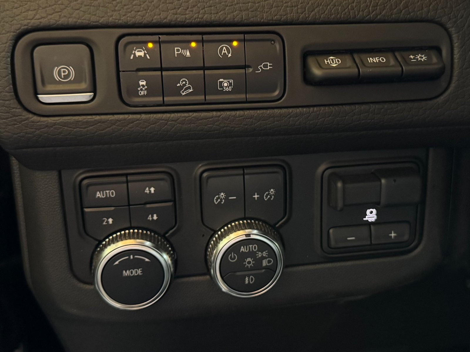 
								2022 GMC Yukon Denali full									