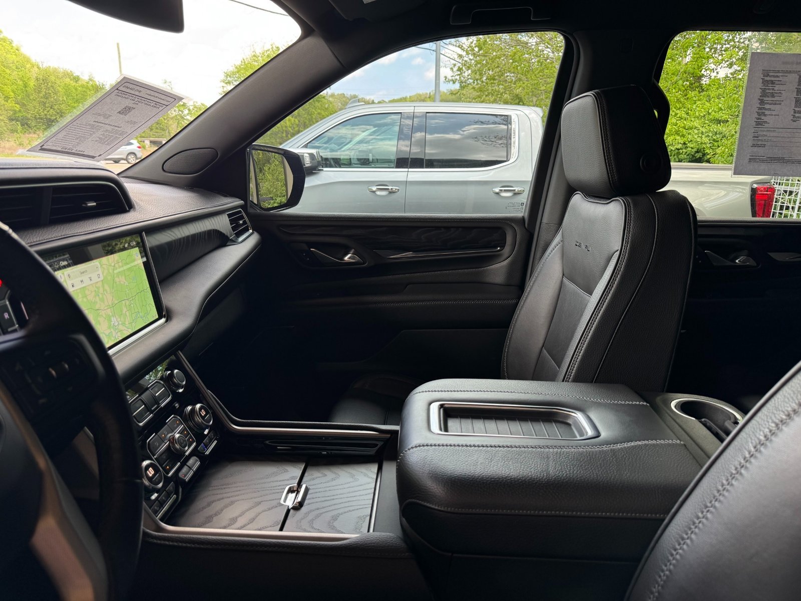 
								2022 GMC Yukon Denali full									