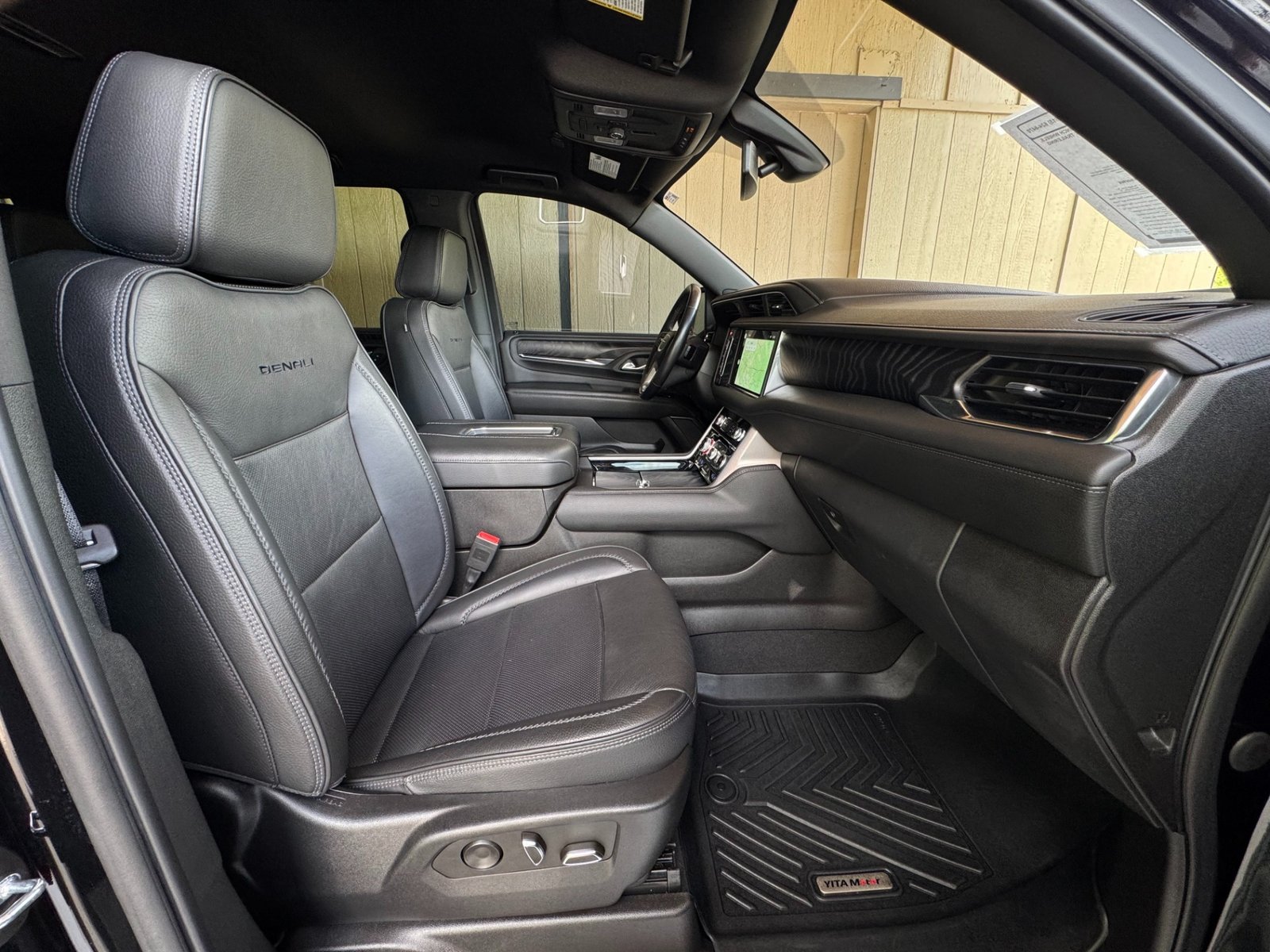 
								2022 GMC Yukon Denali full									