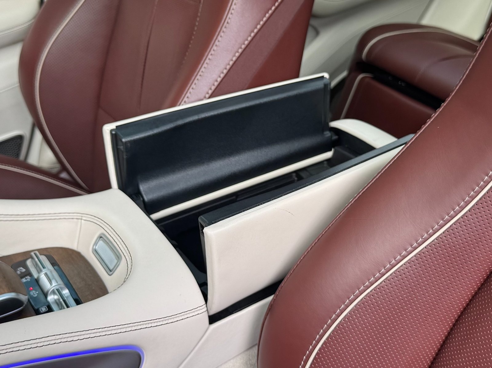 
								2023 Mercedes-Benz GLS 600 Maybach 4MATIC full									