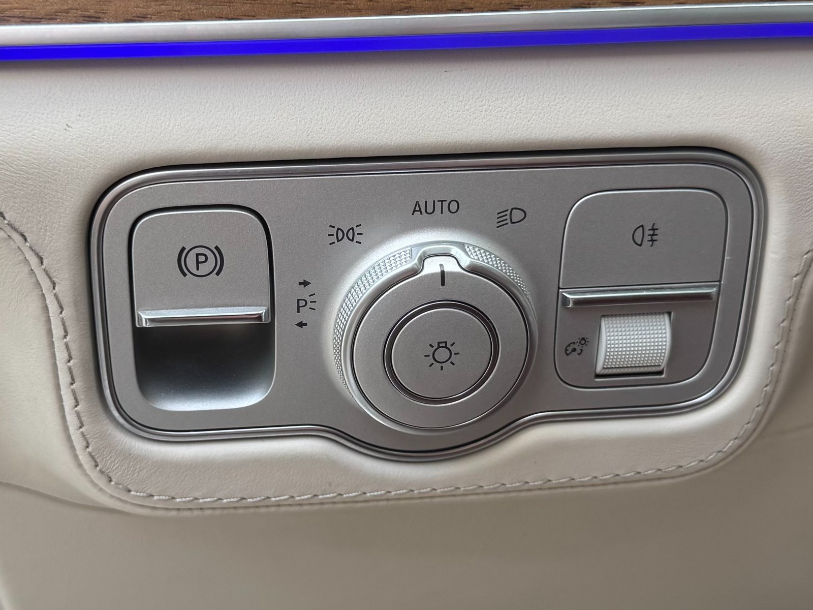
								2023 Mercedes-Benz GLS 600 Maybach 4MATIC full									